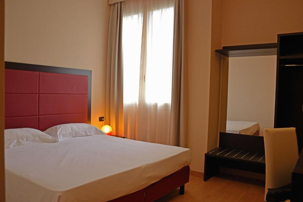 Hotel Motel Galaxy Reggio nell'Emilia Camera foto